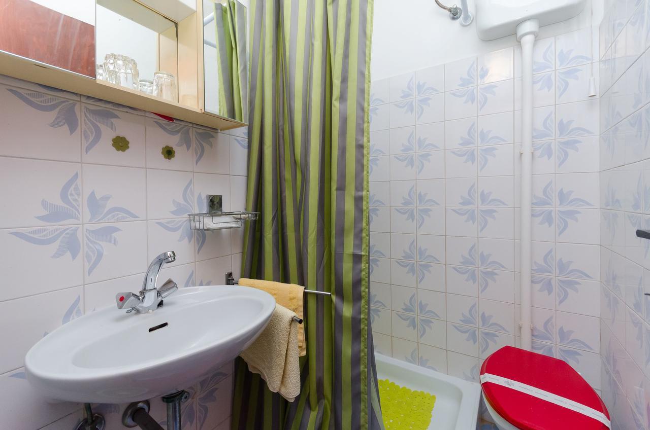 Apartments And Room Luka Klenovica Zewnętrze zdjęcie