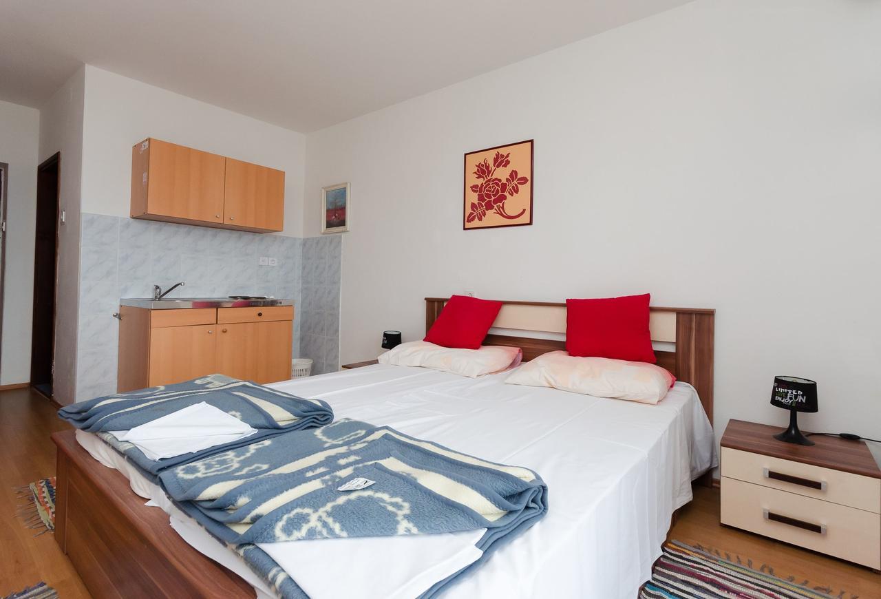 Apartments And Room Luka Klenovica Zewnętrze zdjęcie