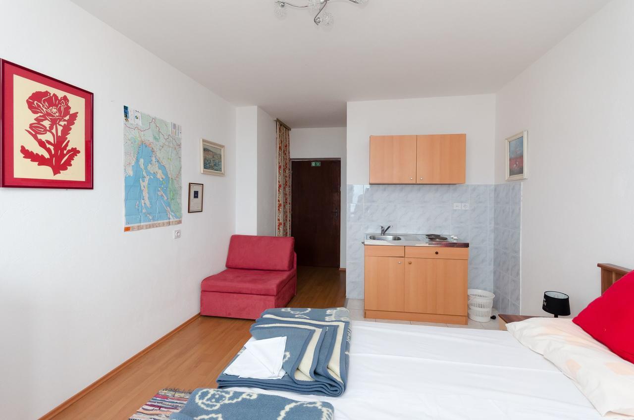 Apartments And Room Luka Klenovica Zewnętrze zdjęcie