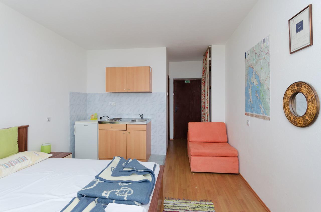 Apartments And Room Luka Klenovica Zewnętrze zdjęcie